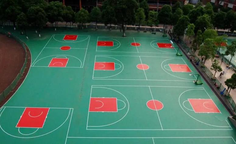 防城港公车镇中学pvc篮球场春雨时节按时交付