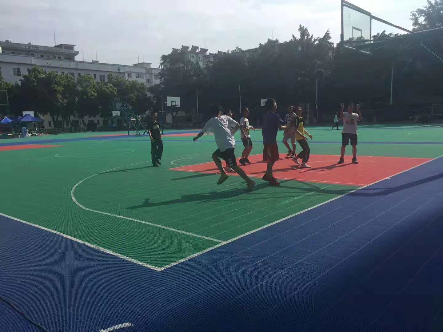 悬浮地板厂家-拼装地板施工-幼儿园拼装地板-拼装地板批发-成冠体育