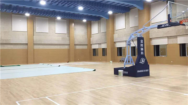 pvc塑胶地板厂家成冠体育