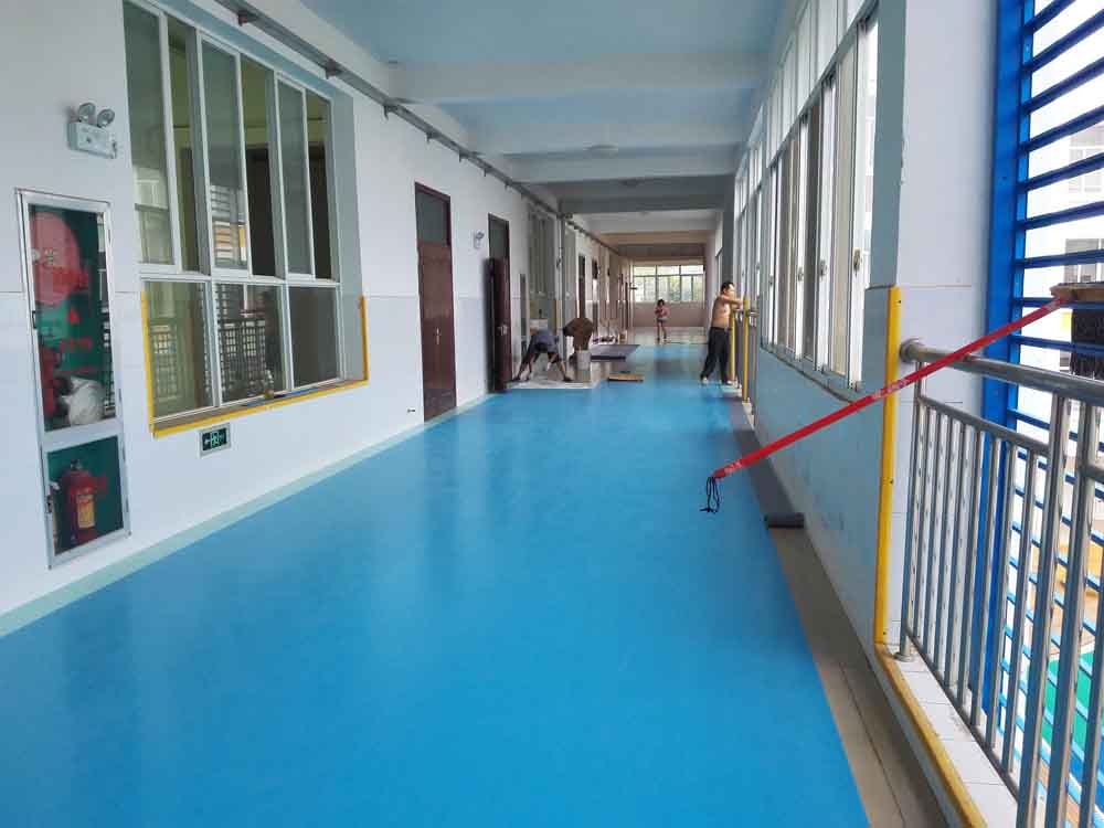 pvc地板厂家成冠体育