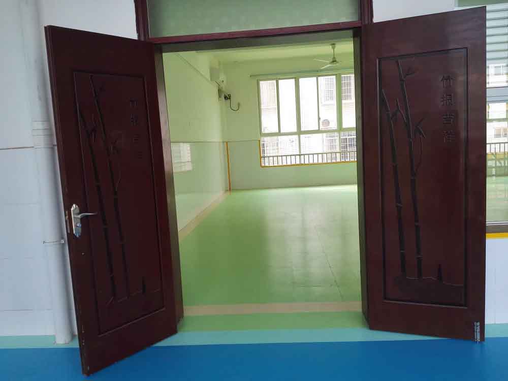 pvc地板厂家成冠体育