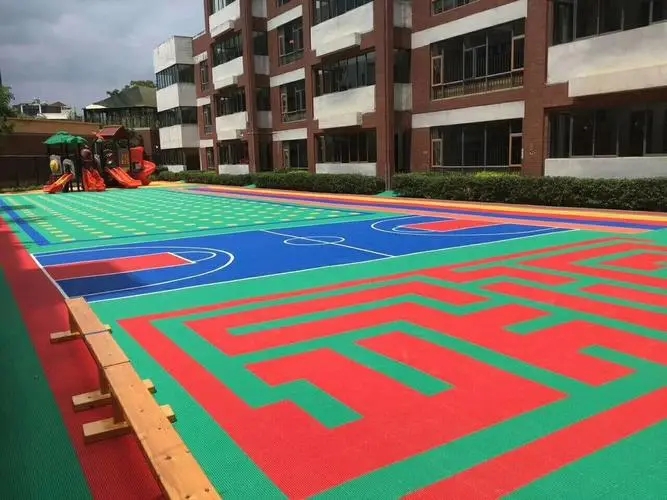 拼装地板厂家成冠体育